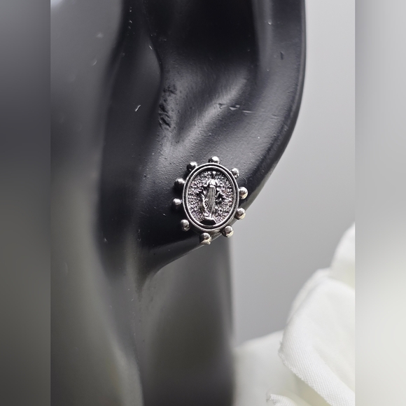 ❤️ LADY OF GRACE STUD STERLING SILVER EARRINGS - Picture 2 of 6